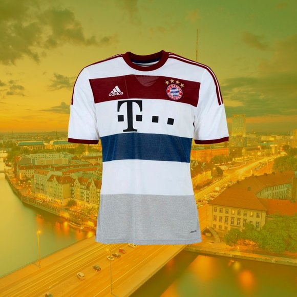 BAYERN MUNICH  ||  2015  ||  SMALL - Picture 1 of 3